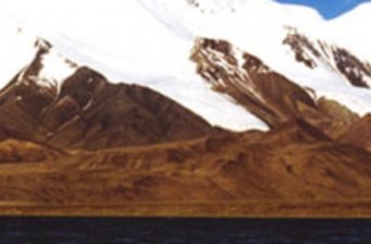 布喀達(dá)坂峰