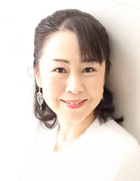 巖居由希子 巖居由希子