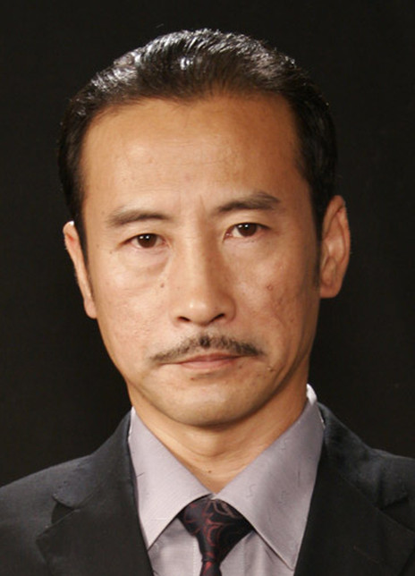 由立平 由立平